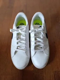 【美品】Nike ホワイトスニーカー ブラックスウッシュ27.0cm