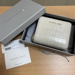 CHARLES & KEITH クラシックジップウォレットのサムネイル