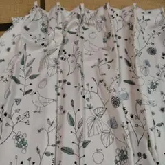 ニトリ カーテン キャッチCポム 　　　幅100cm×135cm 2枚のサムネイル