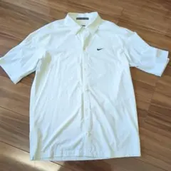 Nike Tiger Woods 薄黄緑(ほぼ白)シャツ