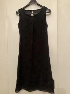 グリッター刺繍 黒 ノースリーブ ひざ丈ワンピース