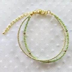 イエベ◆ハンドメイド 緑と金のビーズブレスレット