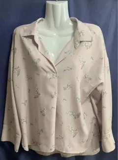 earth music＆ecology フラワープリント抜け襟プルオーバー　F