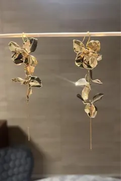【美品】メタルゴールド　フラワー　ブライダル　ピアス　イヤリング　ブライダル