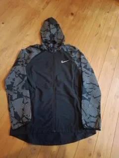 美品　Nike レディース　ジップアップウィンドブレーカー