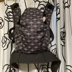 Combi 抱っこ紐 ブラック 総柄のサムネイル