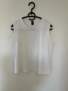 白タンクトップ
