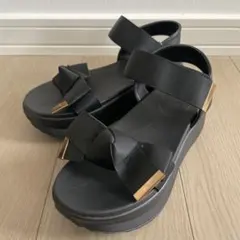 ヒールサンダル