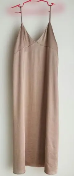 春服Visベージュ キャミソール ロングワンピースサテン生地
