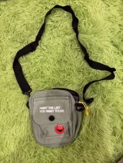 ミニショルダーバッグ グリーン ワッペン コンパクト 1回使用 美品 エルモ