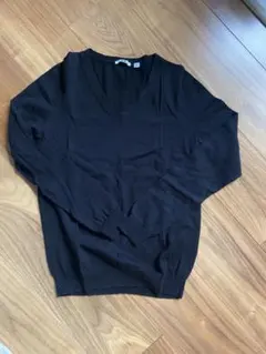 ユニクロ　薄手Vネックニット