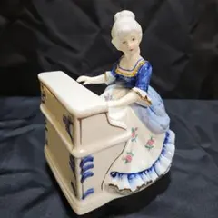 ピアノを弾く貴婦人 陶器製 オルゴール インテリア