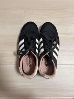 adidas ストライプデザイン スニーカー　¥3500→¥2300に値引き済