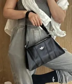 美品adidas ブラックハンドバッグ エアライナアディダスショルダーバッグ