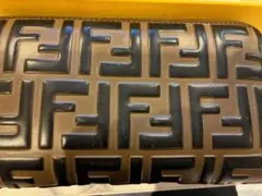 FENDI　フェンディ　エンボス　長財布のサムネイル