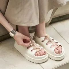 UGG/アグ W GOLDENGLOW TOGGLEのサムネイル