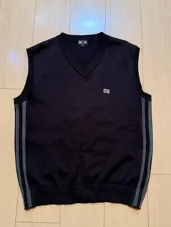 【美品】アディダス ベスト 黒Vネックサイド3ライン 刺しゅう ゴルフウェア