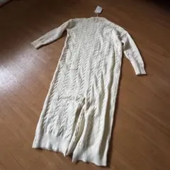 ケープルニットロングワンピース　白　新品タグ付き