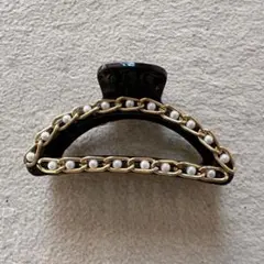 黒いパールとゴールドチェーンのバレッタ