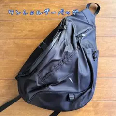 ワンショルダー　ボディバッグ　メッセンジャー　ブラック　斜めがけ　韓国　Y2K