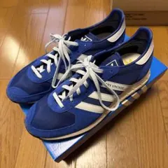 ブルー スニーカー