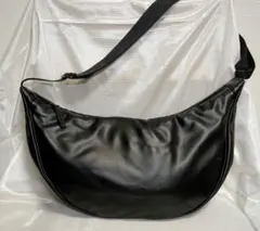 ユニクロC 　レザータッチ ラウンド　　　　ショルダーバッグ　ブラック