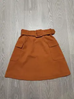 agnes.b ベルト付き ミニスカート オレンジのサムネイル