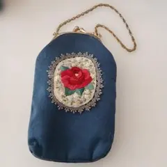 刺繍花柄 ネイビー がま口ポーチ