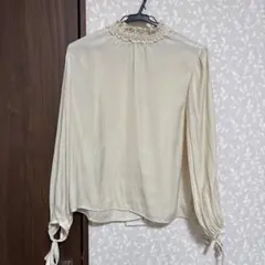 ロペピクニック　アイボリー フリル襟 長袖シャツ