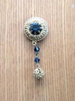アクセサリー　ブローチ　ボタン飾り