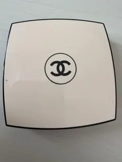 CHANEL LES BEIGES パウダー　LIGHT 12g