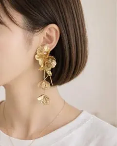 【新品】イヤリング　ロングイヤリング　ゴールド フラワーモチーフ 花 結婚式