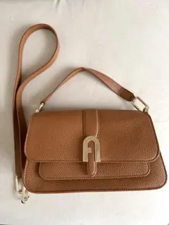 FURLA sofia grainy アーチロゴ ブラック ゴールド金具 新品 - メルカリ