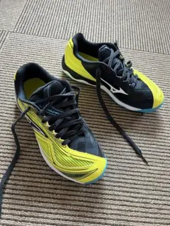 ミズノ 卓球シューズ 22.5cm 女性用 黒/黄