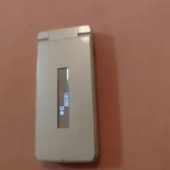 ゴールド 折りたたみ式携帯電話 本体KYF36 - メルカリ