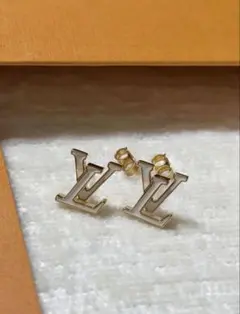LOUIS VUITTON ピアス インスティンクト LV ブックル モノグラム