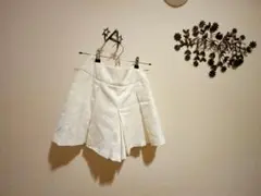 ホワイト フレアキュロット　フリルデザインのサムネイル