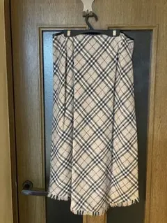 上品さ満点！バーバリーチェック柄ロングスカート