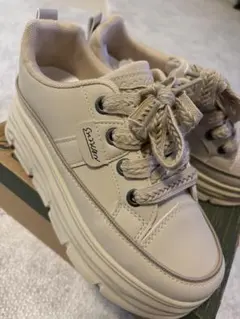 【新品】ベージュ 軽量厚底スニーカー 24センチ