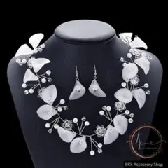 お花　ホワイトブロッサムフラワー リボンネックレス フックピアス可憐　高見え