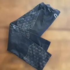 NIKE スパッツ　ブラック　レディース　S 〜M バックスタイルが素敵です