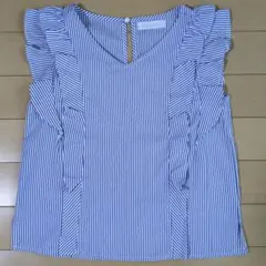 CECIL McBEE ブルーストライプ ノースリーブシャツ