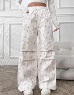 SHEIN 23101368 XS 小花柄カーゴパンツ