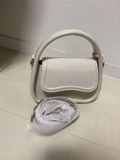 ホワイト ハンドバッグ 取り外し可能ストラップ