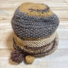 カラフル　ニット帽 ポンポン付き　毛糸の帽子