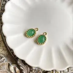 【再販不可】ヴィンテージ エメラルドグリーンガラスの上品ピアス／イヤリング