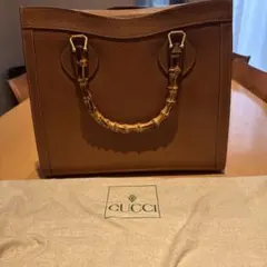 GUCCI ダイアナ　外観は美品ですがバック内側が素材剥がれのダメージが酷いです