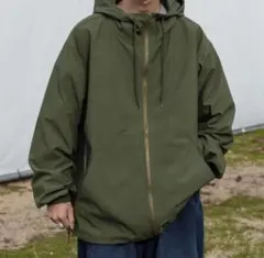 オリーブグリーン フルジップ マウンテンパーカー