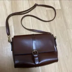 ブラウン フラップ付きショルダーバッグ