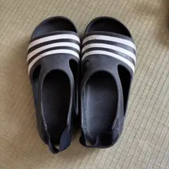 adidas キッズ サンダル ブラック 3本ラインのサムネイル